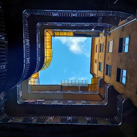 אכסניה Black Sheep Smart *